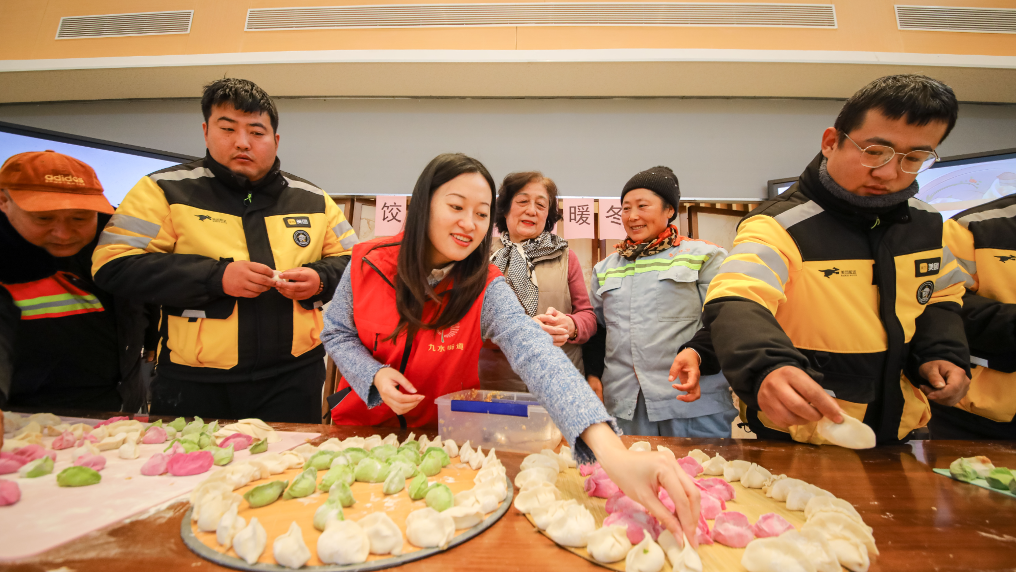 山東青島：心温まる餃子で冬至を迎え