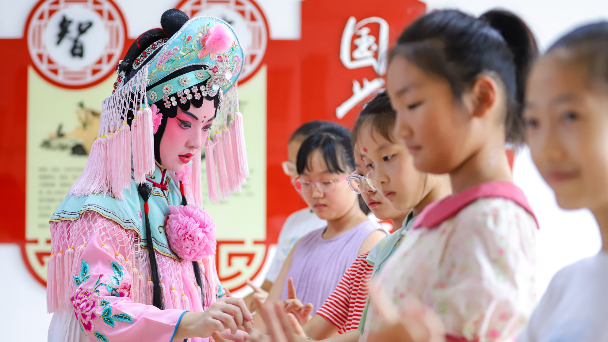 山東省青島：国粋京劇を学び夏休みを過ごし
