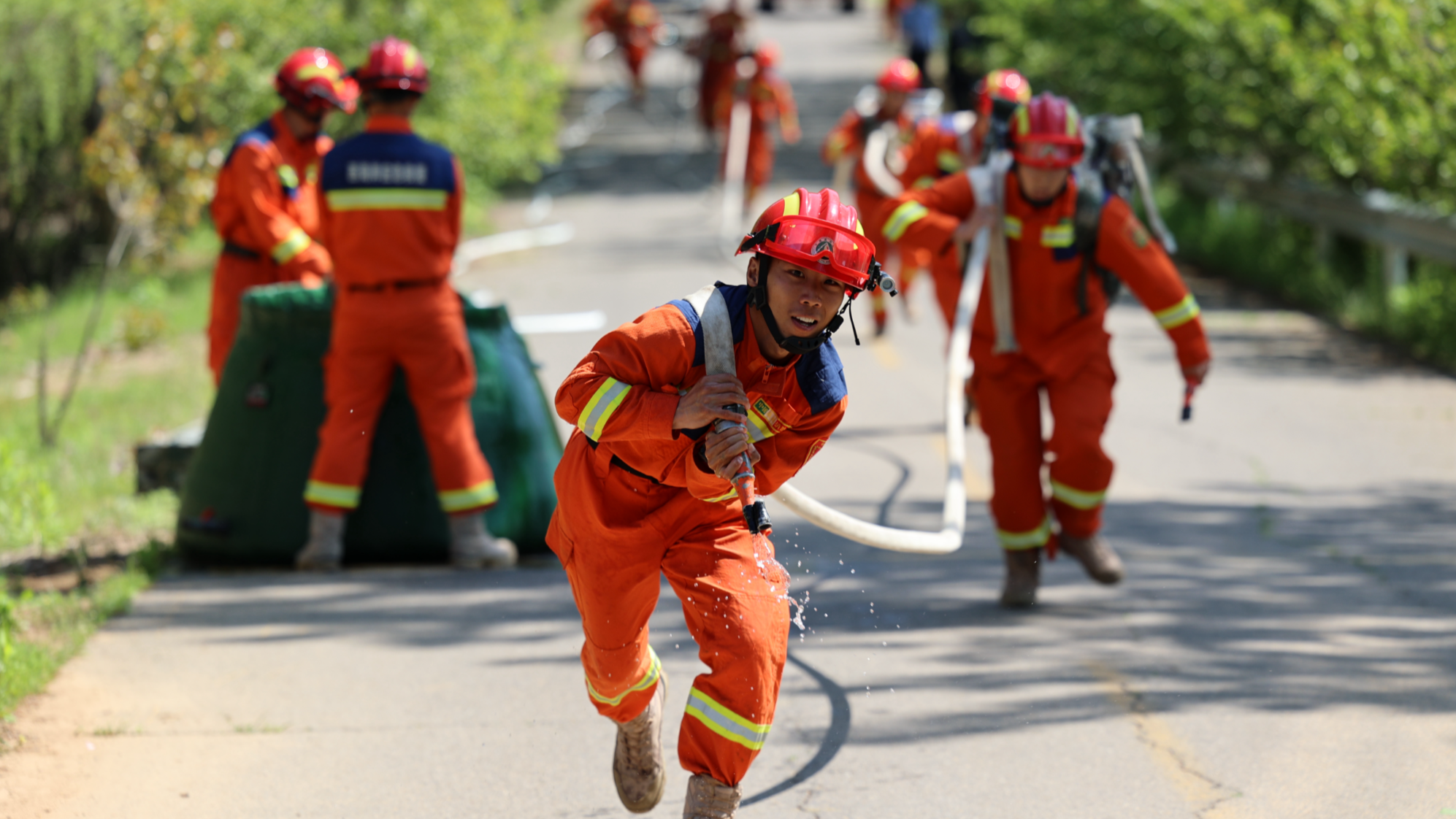 山東省青島市：森林防火の訓練が行われ